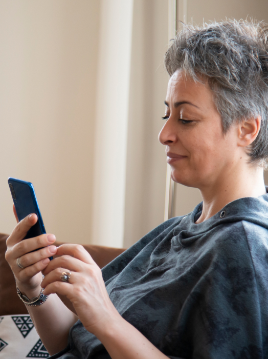 woman using mobile phone at home (1)